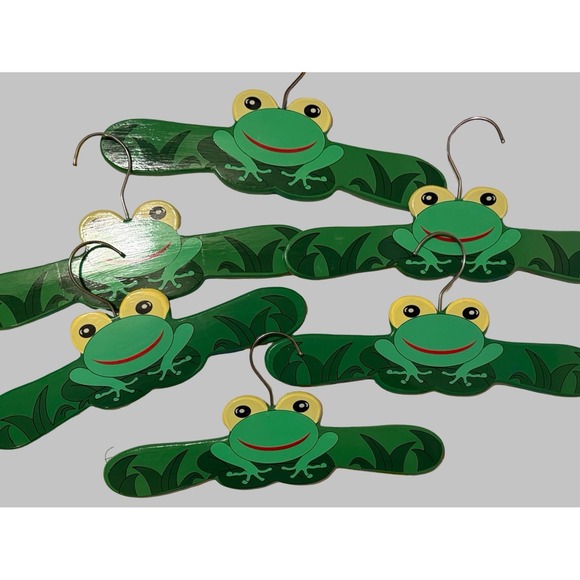 Kidorable Other - Kidorable Frog Shaped Wooden Kids Hangers Set of 7